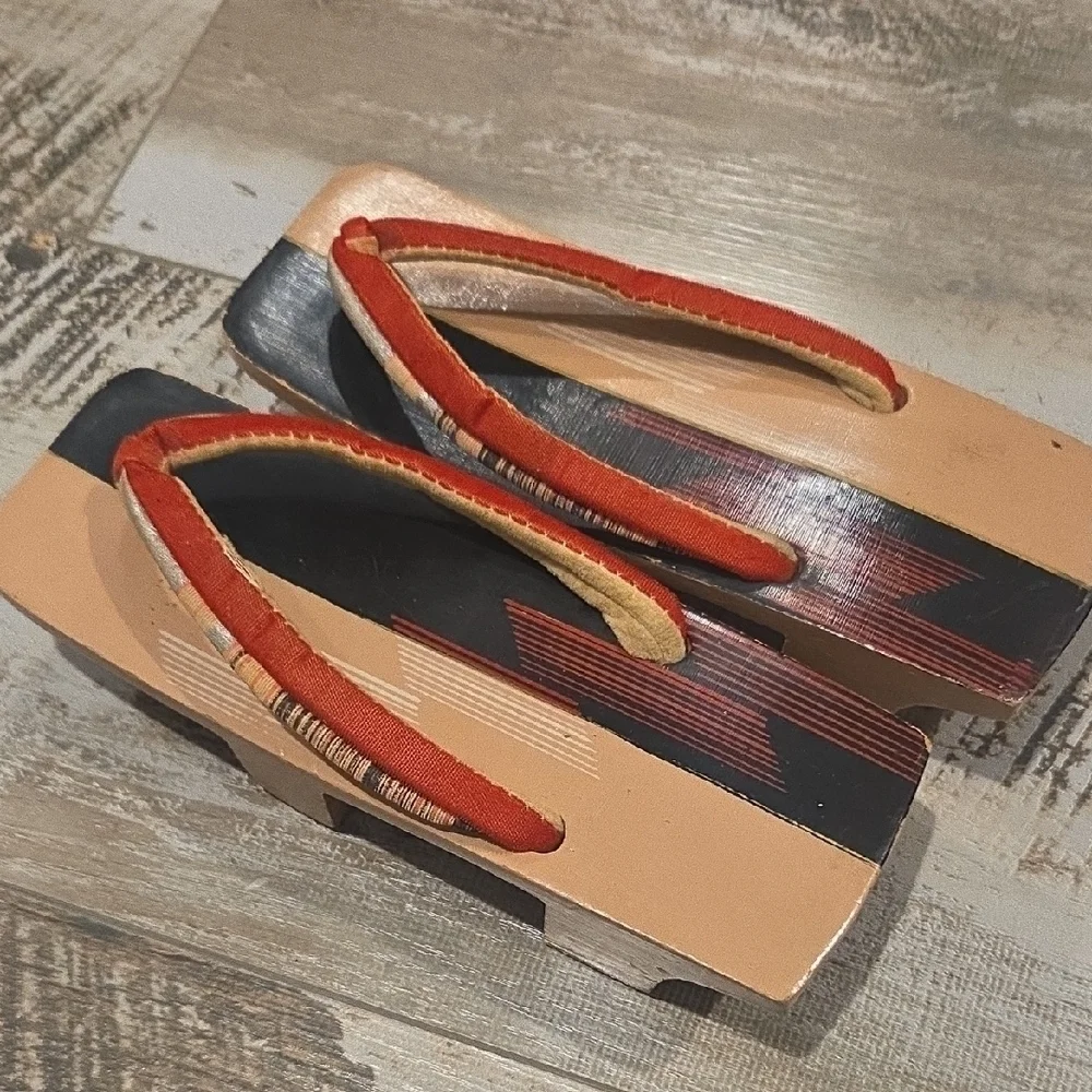 Vintage Geta Japanese Wooden Red and Black Women's Sandals